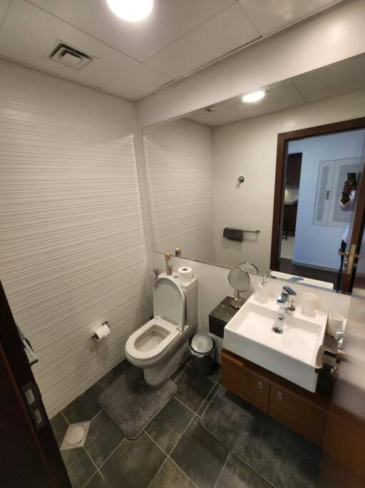 شقة Cozy 1Br In Iconic Tower أبو ظبي المظهر الخارجي الصورة