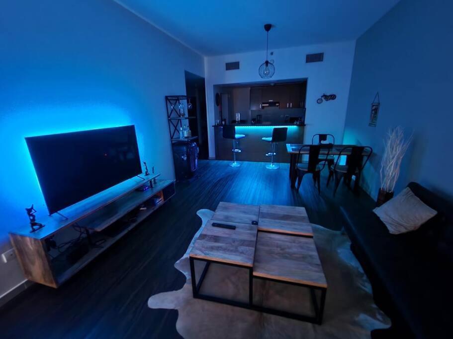 شقة Cozy 1Br In Iconic Tower أبو ظبي المظهر الخارجي الصورة